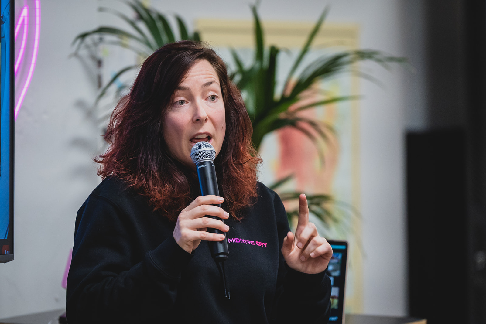 Hannah Browne speaking at the June meetup for Tech Leading Ladies